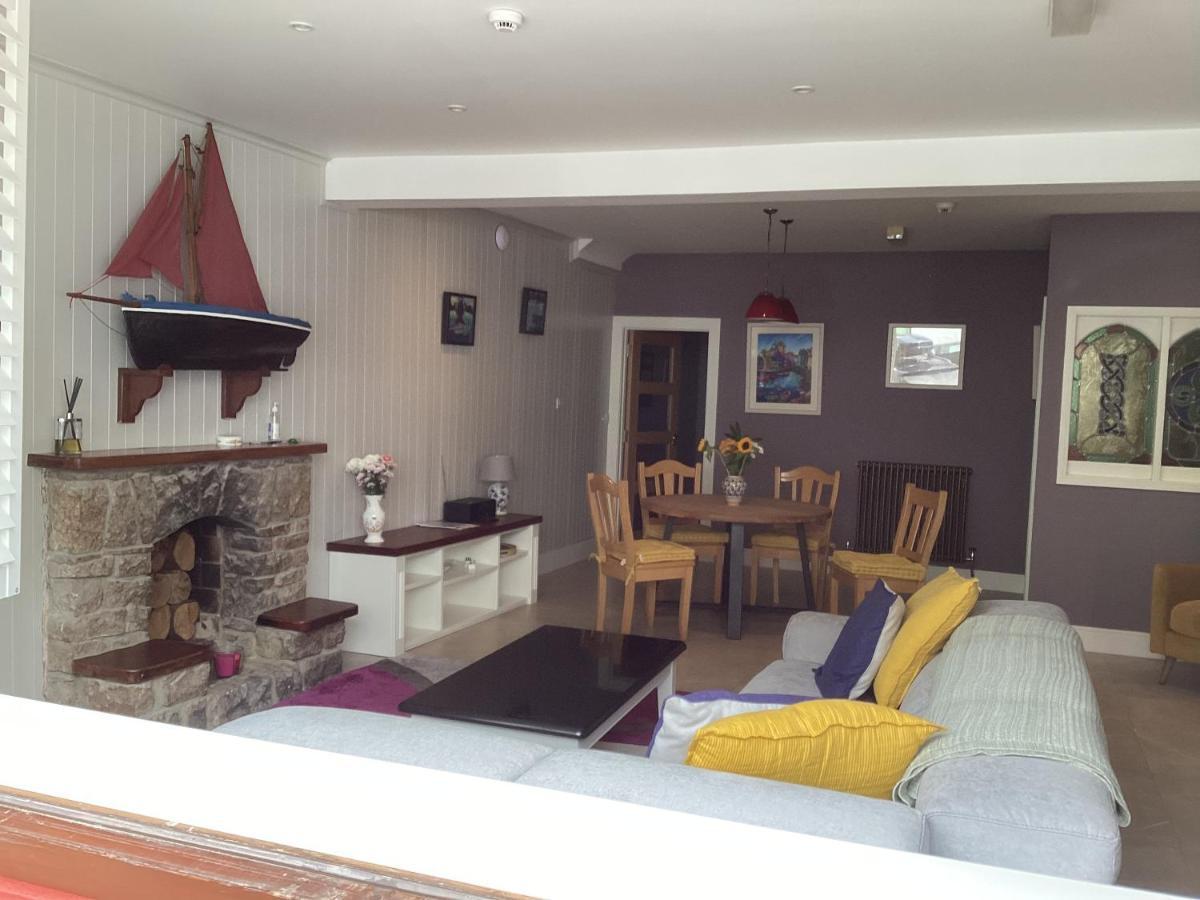 Quayside Luxury * Roundstone